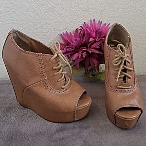 Steve Madden Brown Lace-Up Peep-Toe Platforms